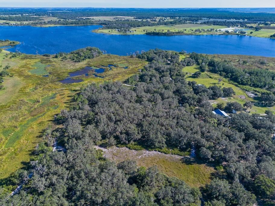 На продажу: $999,000 (43.19 acres)