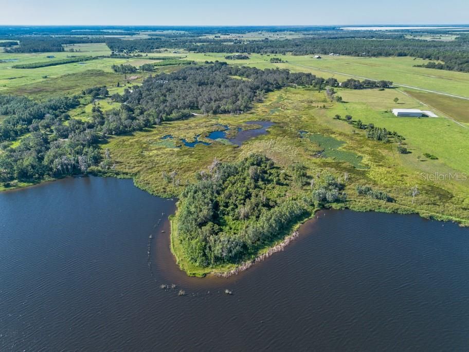 На продажу: $999,000 (43.19 acres)