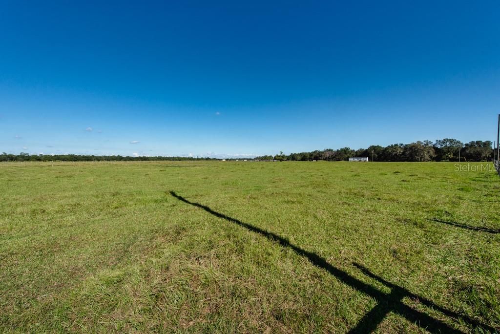 На продажу: $999,000 (43.19 acres)