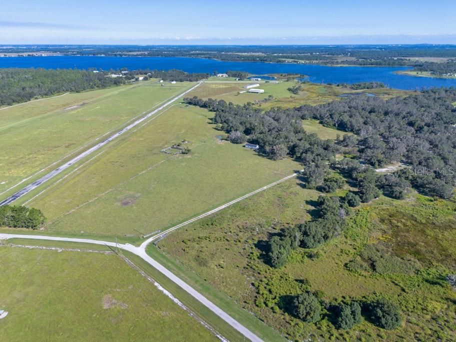 На продажу: $999,000 (43.19 acres)