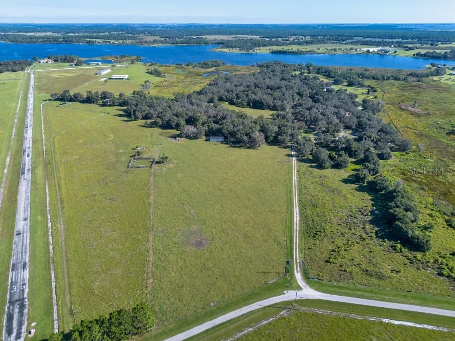 На продажу: $999,000 (43.19 acres)