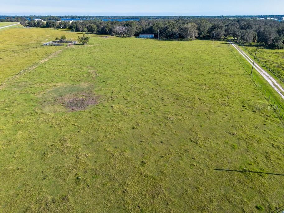 На продажу: $999,000 (43.19 acres)