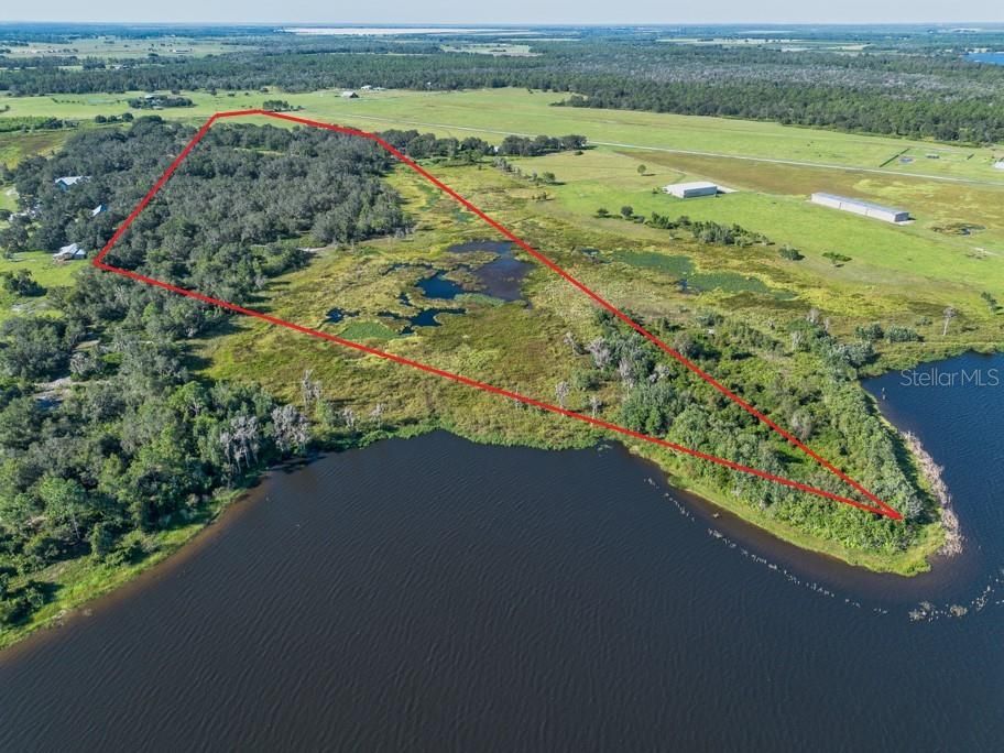 На продажу: $999,000 (43.19 acres)