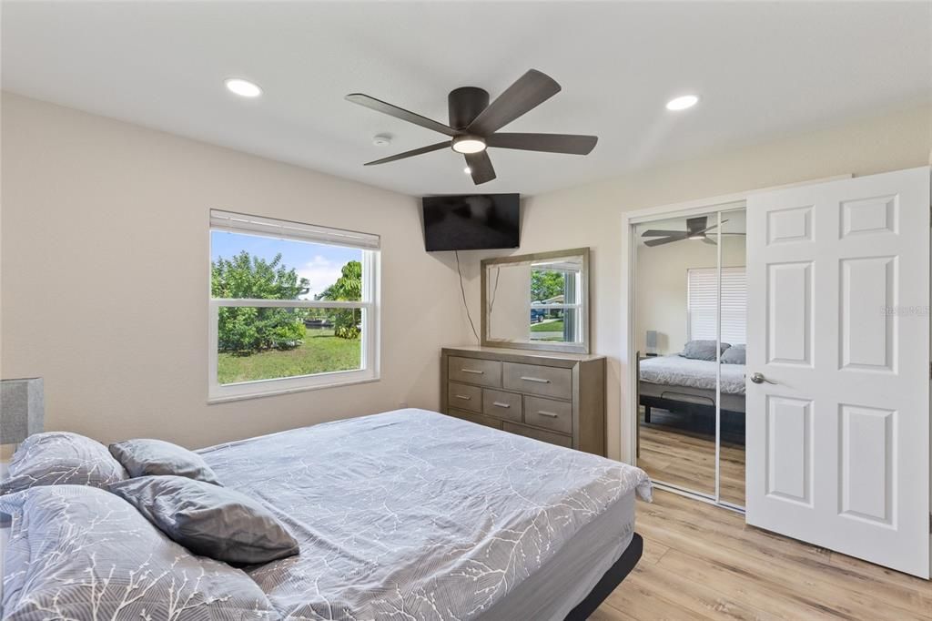 For Sale: $340,000 (2 beds, 1 baths, 1120 Square Feet)