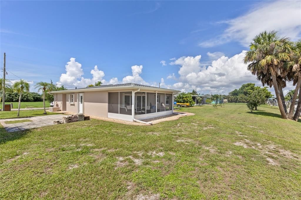 For Sale: $340,000 (2 beds, 1 baths, 1120 Square Feet)