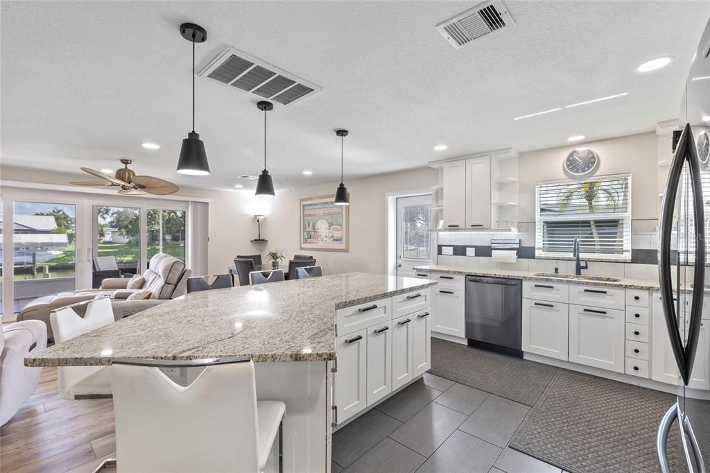 For Sale: $340,000 (2 beds, 1 baths, 1120 Square Feet)