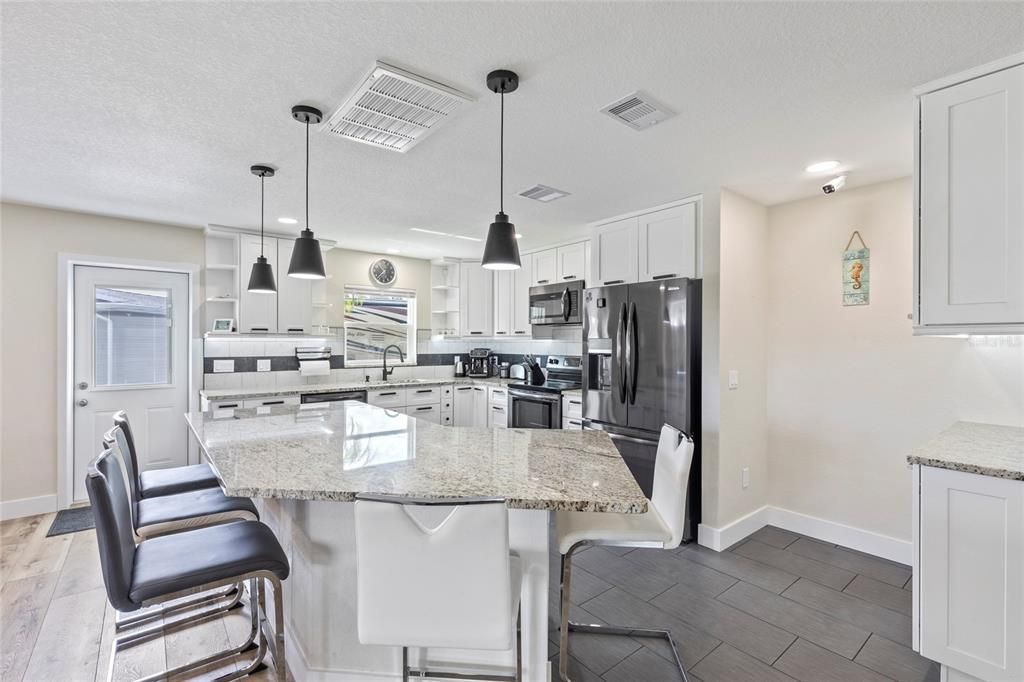 For Sale: $340,000 (2 beds, 1 baths, 1120 Square Feet)