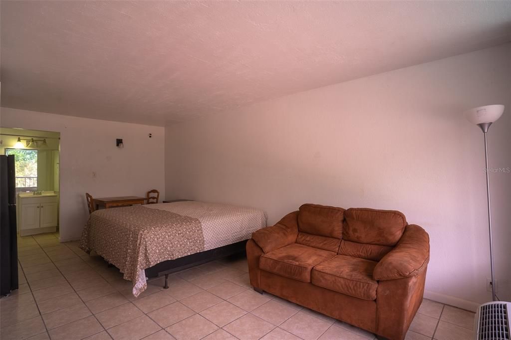 待售: $78,000 (1 贝兹, 1 浴室, 300 平方英尺)