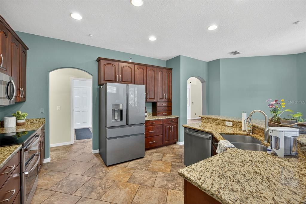 For Sale: $649,000 (4 beds, 3 baths, 2544 Square Feet)