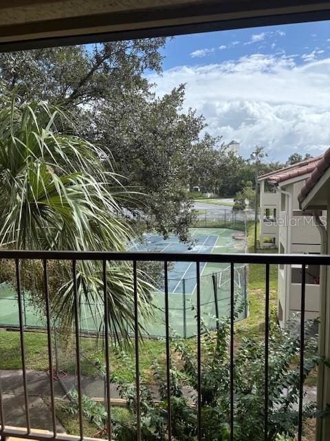 For Sale: $164,900 (1 beds, 1 baths, 661 Square Feet)