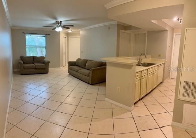 For Sale: $164,900 (1 beds, 1 baths, 661 Square Feet)