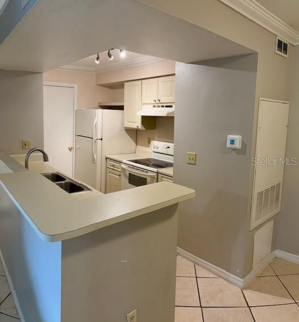 For Sale: $164,900 (1 beds, 1 baths, 661 Square Feet)