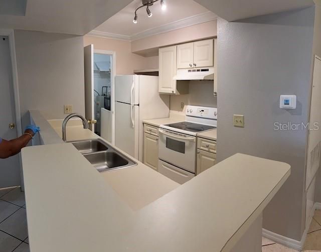 For Sale: $164,900 (1 beds, 1 baths, 661 Square Feet)