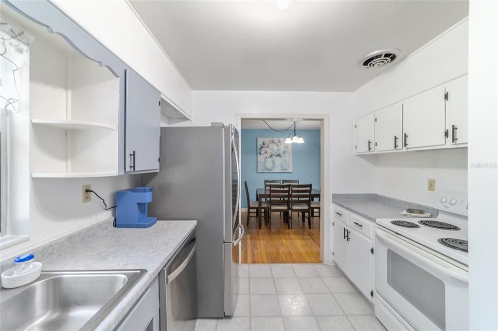 Activo con contrato: $265,000 (4 camas, 2 baños, 1749 Pies cuadrados)