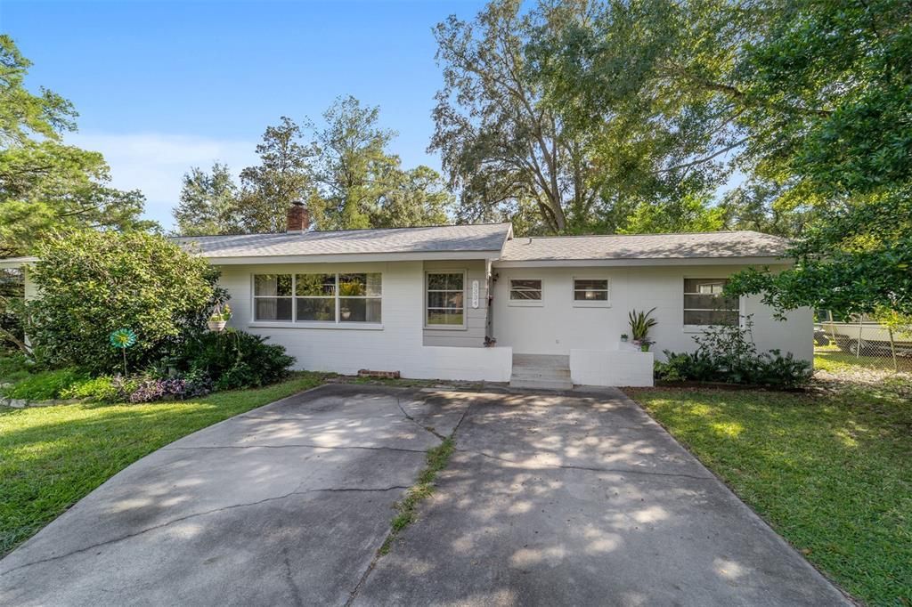 Activo con contrato: $265,000 (4 camas, 2 baños, 1749 Pies cuadrados)