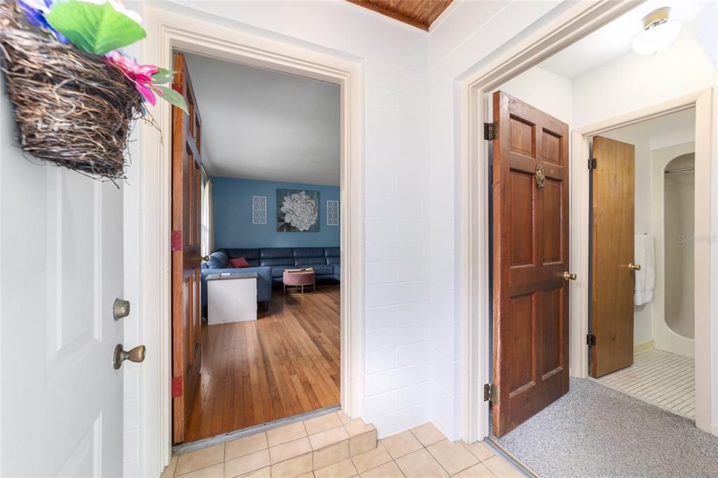 Activo con contrato: $265,000 (4 camas, 2 baños, 1749 Pies cuadrados)