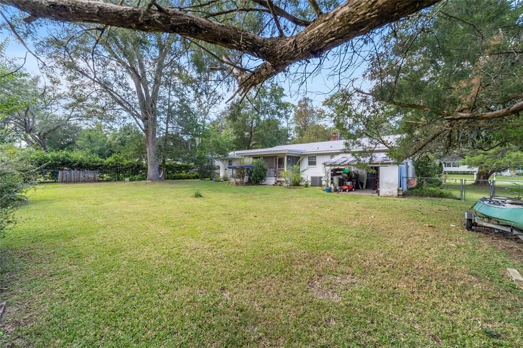 Activo con contrato: $265,000 (4 camas, 2 baños, 1749 Pies cuadrados)