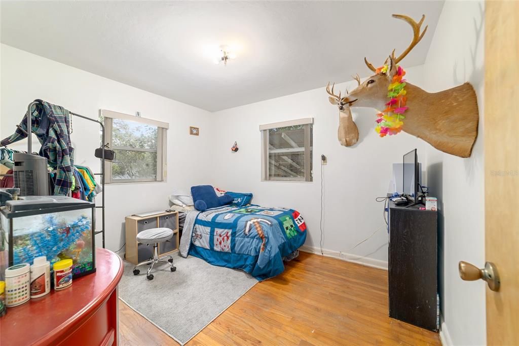 Activo con contrato: $265,000 (4 camas, 2 baños, 1749 Pies cuadrados)