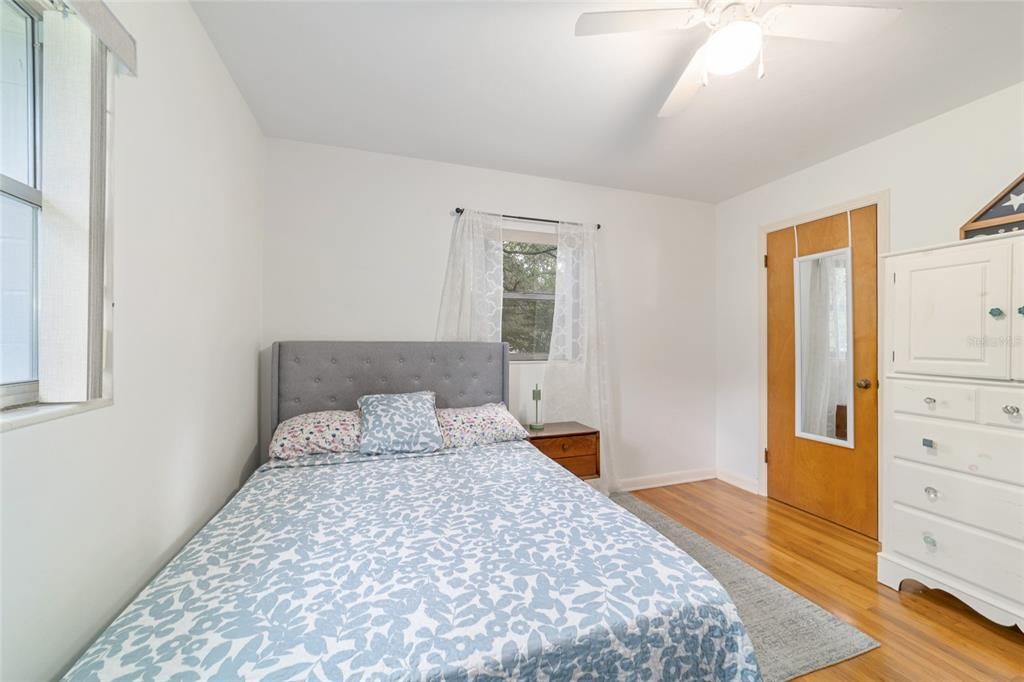 Activo con contrato: $265,000 (4 camas, 2 baños, 1749 Pies cuadrados)