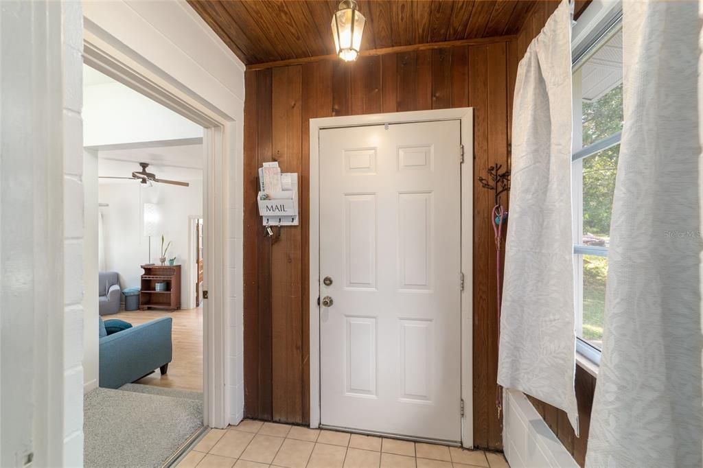 Activo con contrato: $265,000 (4 camas, 2 baños, 1749 Pies cuadrados)