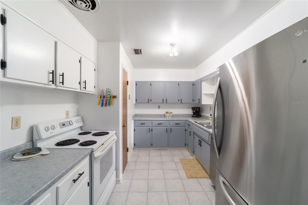 Activo con contrato: $265,000 (4 camas, 2 baños, 1749 Pies cuadrados)