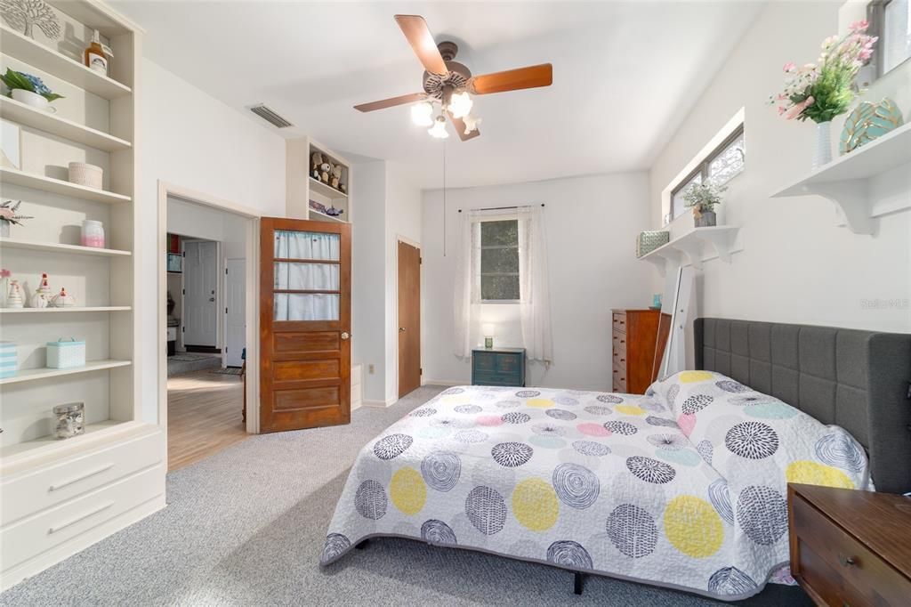 Activo con contrato: $265,000 (4 camas, 2 baños, 1749 Pies cuadrados)