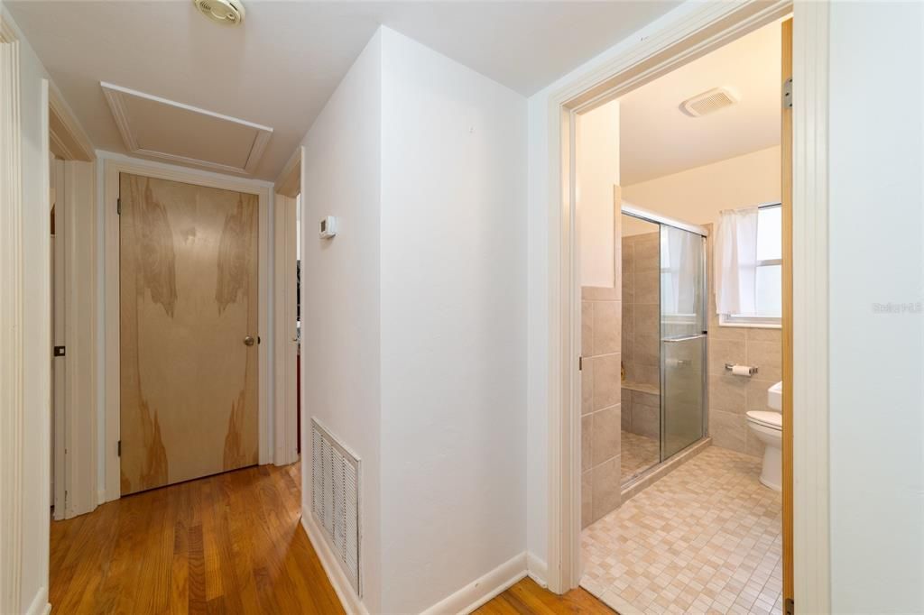 Activo con contrato: $265,000 (4 camas, 2 baños, 1749 Pies cuadrados)