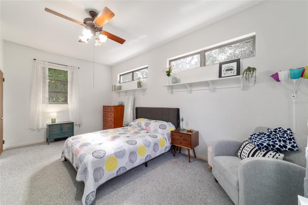 Activo con contrato: $265,000 (4 camas, 2 baños, 1749 Pies cuadrados)