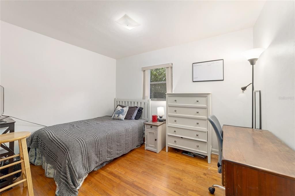 Activo con contrato: $265,000 (4 camas, 2 baños, 1749 Pies cuadrados)