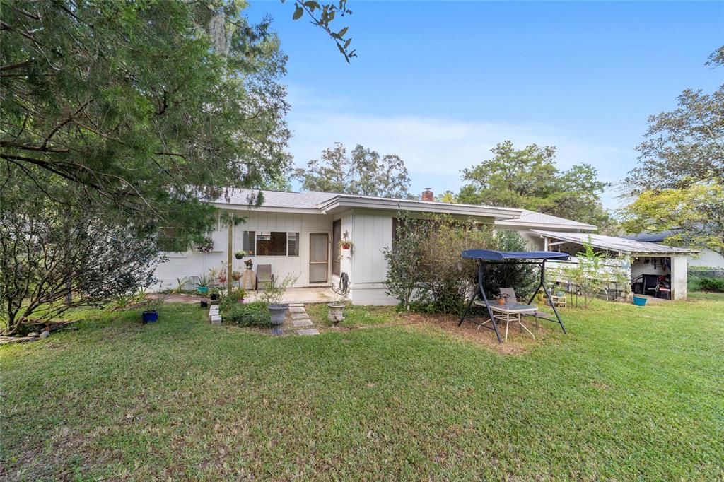 Activo con contrato: $265,000 (4 camas, 2 baños, 1749 Pies cuadrados)