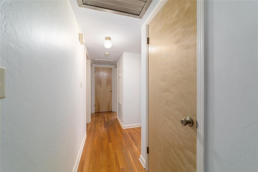 Activo con contrato: $265,000 (4 camas, 2 baños, 1749 Pies cuadrados)