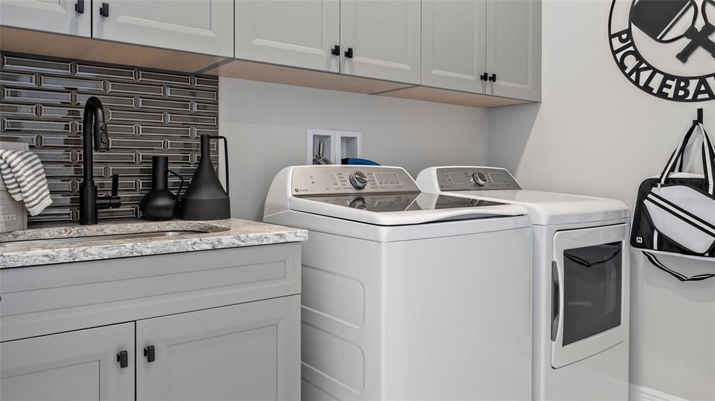 For Sale: $428,990 (2 beds, 2 baths, 1668 Square Feet)