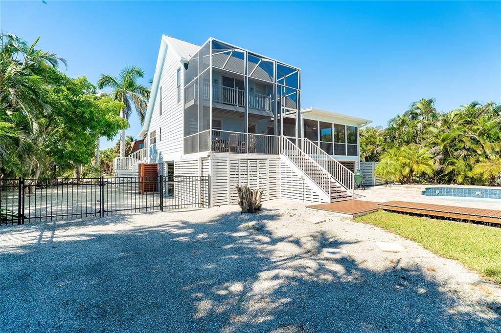 For Sale: $1,175,000 (3 beds, 2 baths, 1426 Square Feet)