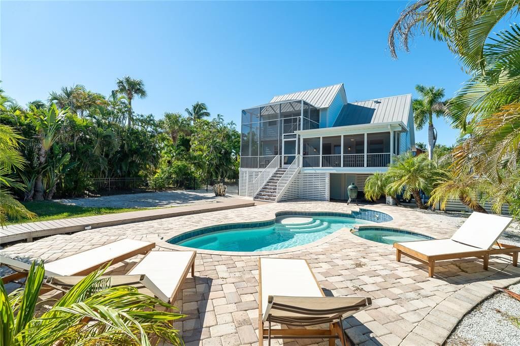 For Sale: $1,175,000 (3 beds, 2 baths, 1426 Square Feet)