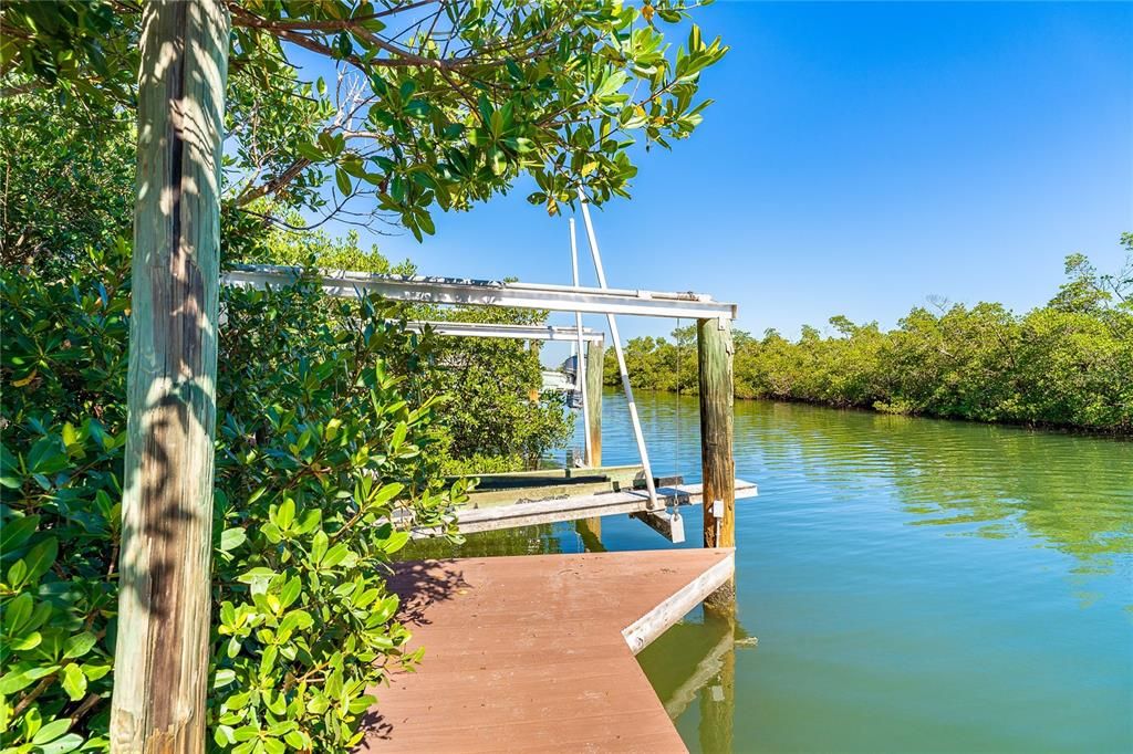 For Sale: $1,175,000 (3 beds, 2 baths, 1426 Square Feet)