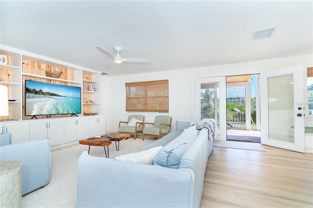 For Sale: $1,175,000 (3 beds, 2 baths, 1426 Square Feet)