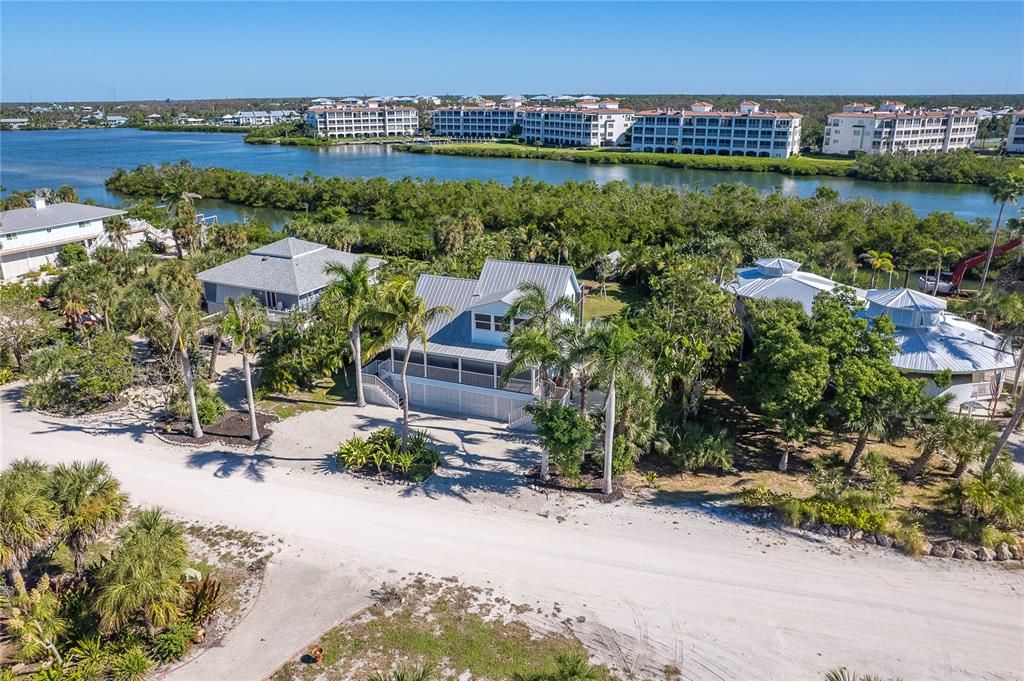 For Sale: $1,175,000 (3 beds, 2 baths, 1426 Square Feet)