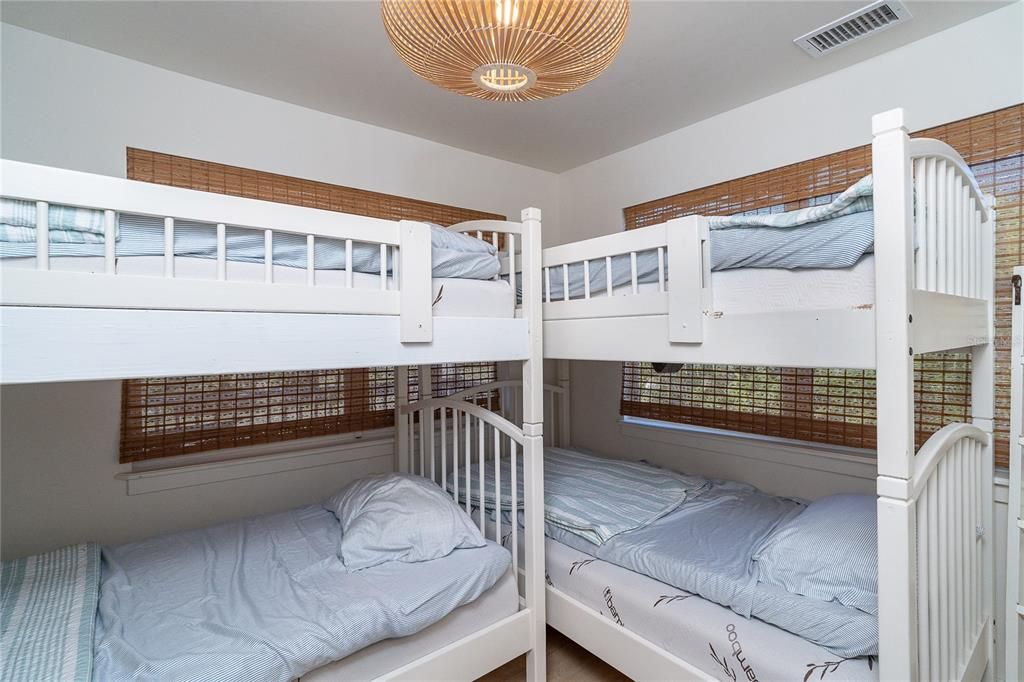 For Sale: $1,175,000 (3 beds, 2 baths, 1426 Square Feet)