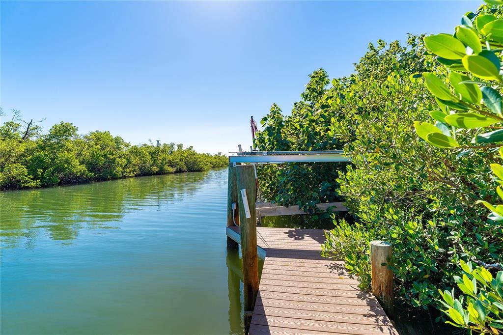 For Sale: $1,175,000 (3 beds, 2 baths, 1426 Square Feet)