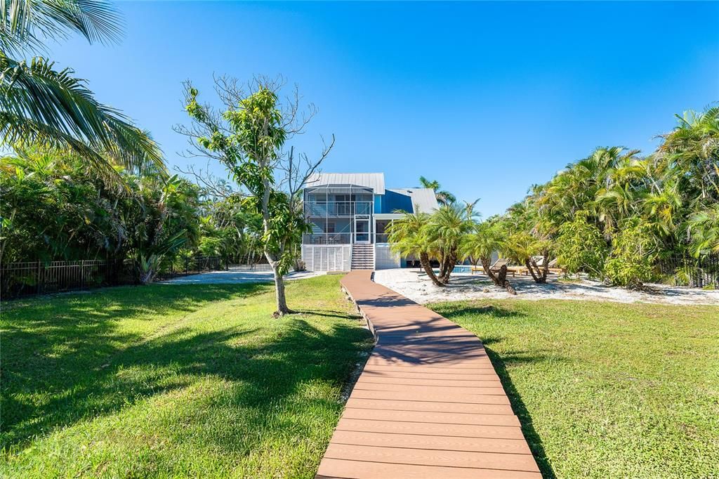 For Sale: $1,175,000 (3 beds, 2 baths, 1426 Square Feet)