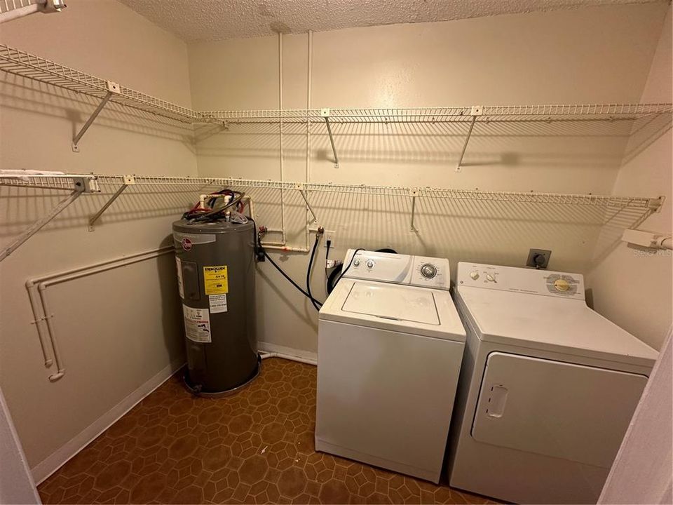 For Rent: $1,350 (3 beds, 2 baths, 1029 Square Feet)