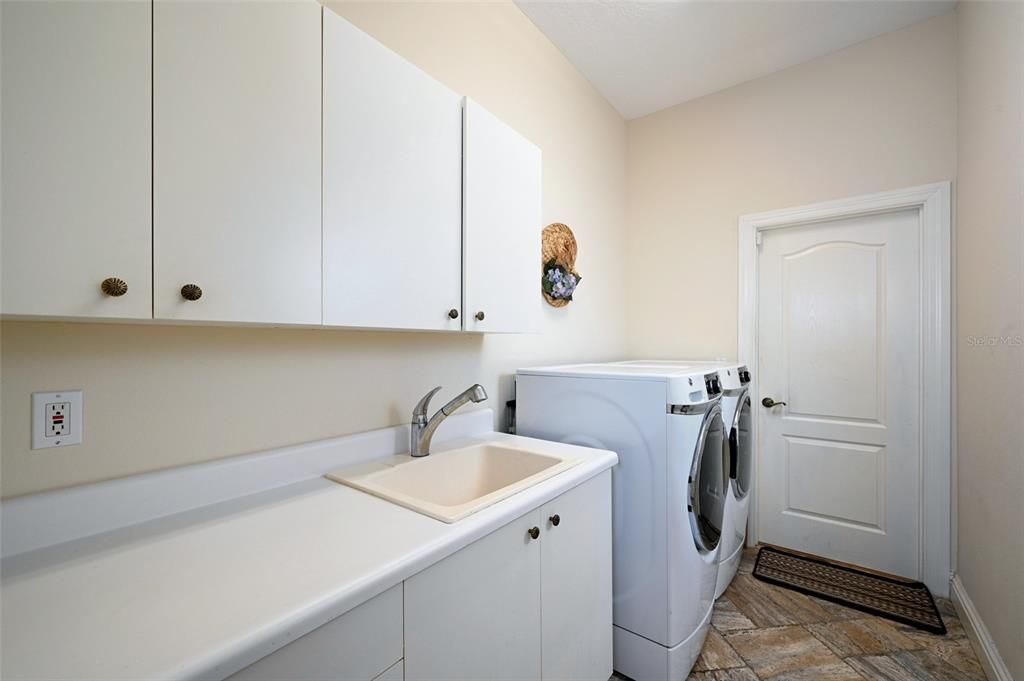 For Sale: $1,650,000 (4 beds, 3 baths, 3936 Square Feet)