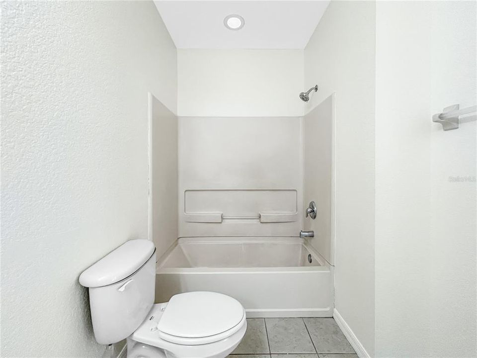 Под контрактом: $249,900 (3 спален, 2 ванн, 1175 Квадратных фут)