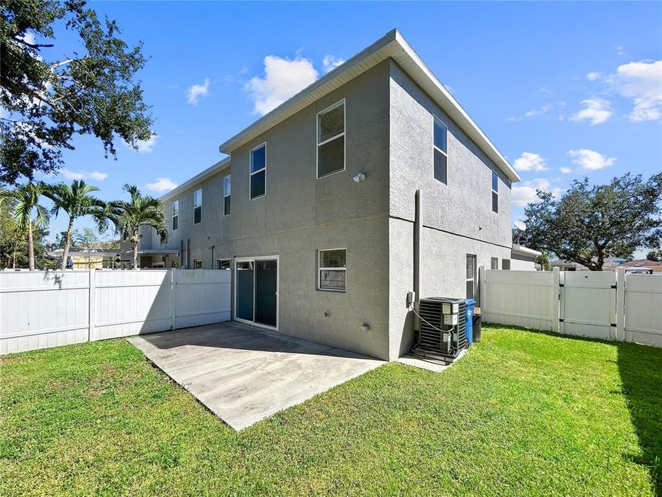 Под контрактом: $249,900 (3 спален, 2 ванн, 1175 Квадратных фут)