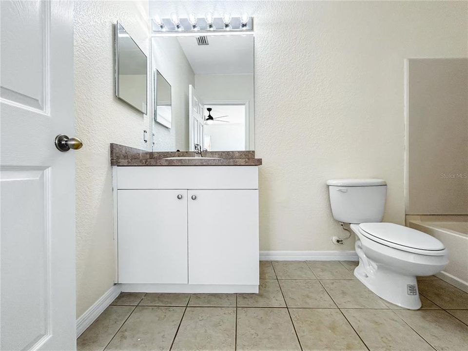 Под контрактом: $249,900 (3 спален, 2 ванн, 1175 Квадратных фут)