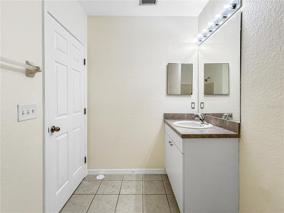 Под контрактом: $249,900 (3 спален, 2 ванн, 1175 Квадратных фут)