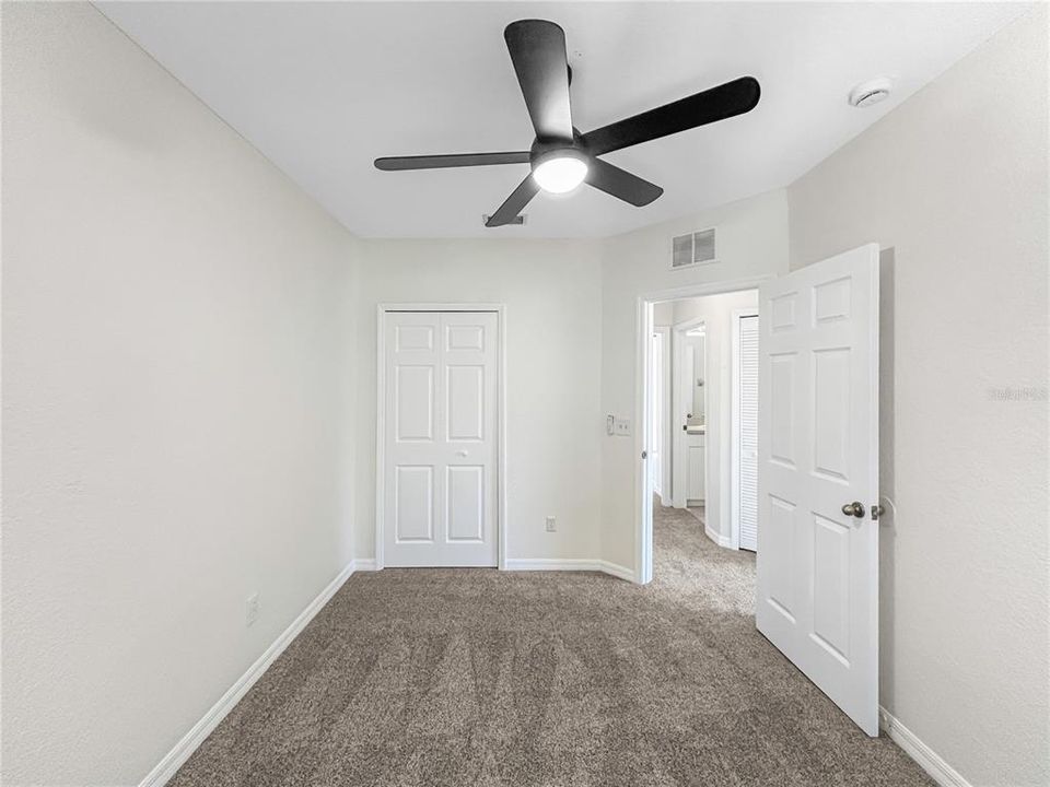 Под контрактом: $249,900 (3 спален, 2 ванн, 1175 Квадратных фут)