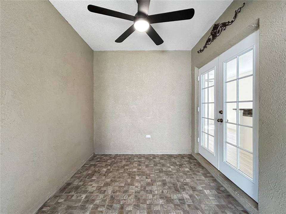 Под контрактом: $249,900 (3 спален, 2 ванн, 1175 Квадратных фут)