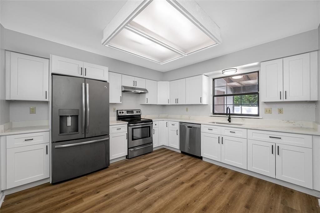 На продажу: $339,000 (3 спален, 2 ванн, 1600 Квадратных фут)