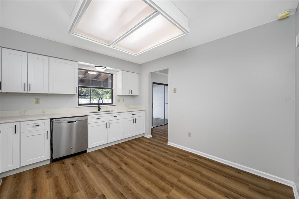 На продажу: $339,000 (3 спален, 2 ванн, 1600 Квадратных фут)